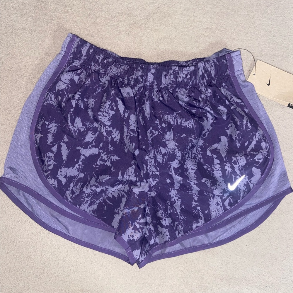 NWT Nike Women's Patterned Purple Athletic Shorts Small